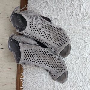 Gianni Bini Chic Gray Ankle Boots